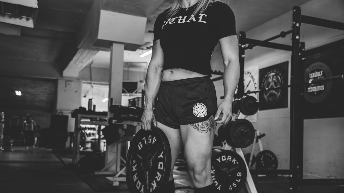 person holding barbell plate